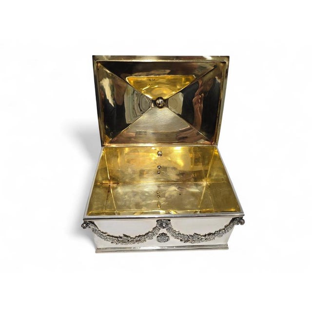 Metal Spanish Royal Silver Box with Crest and Birds by Yanes for Patrimonio Naciona, 1960 For Sale - Image 7 of 12