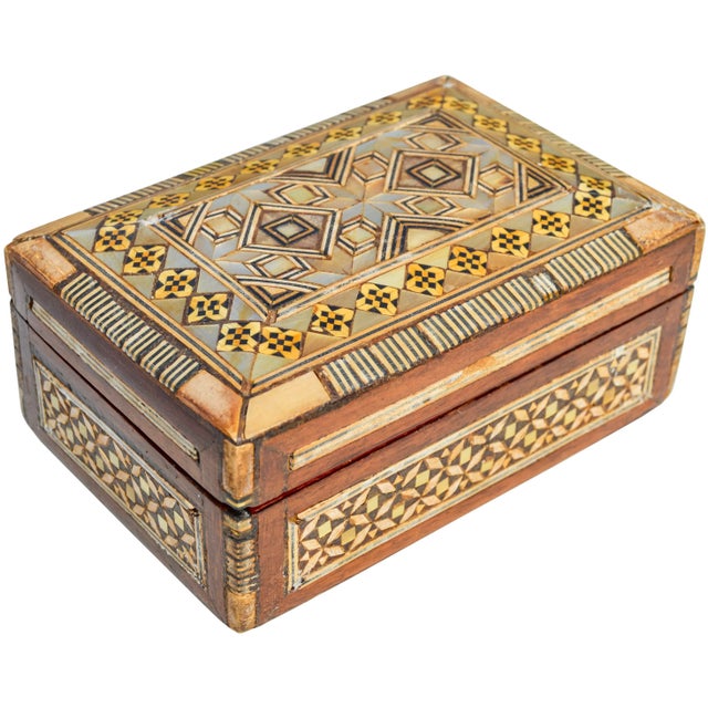 Vintage Handmade Syrian Astral-Patterned Mother-Of-Pearl Box For Sale In New York - Image 6 of 6