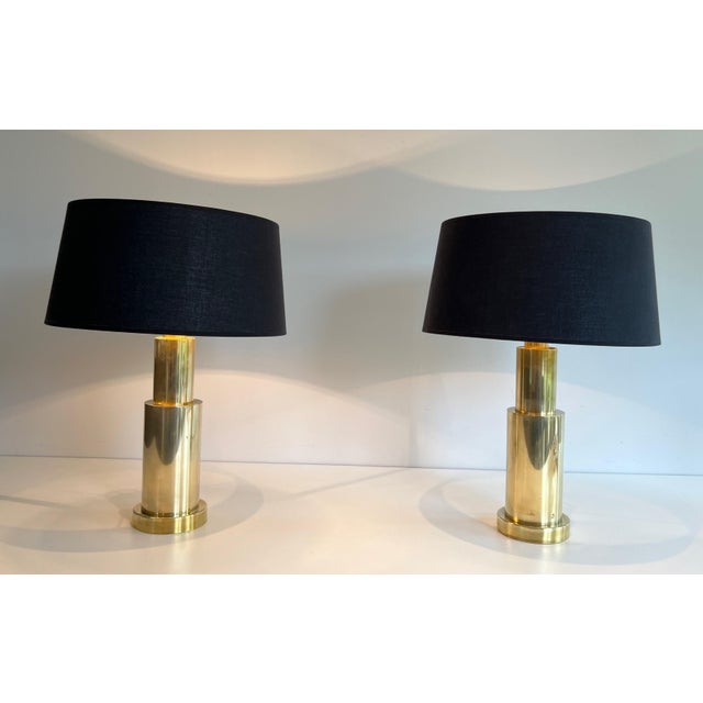 This beautiful pair of modernist table lamps is made of brass. It is a French work. Circa 1970