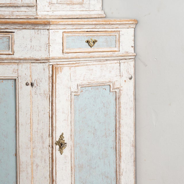 Early 19th Century Large Swedish Blue & White Swedish Corner Cabinet For Sale - Image 10 of 14