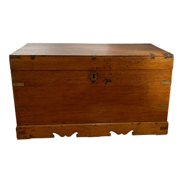 Flemish Dough Bin in Mahogany - Antique Late 19th Century For Sale