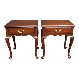 Henkel-Harris Mahogany Queen Anne Nightstands – Pair For Sale