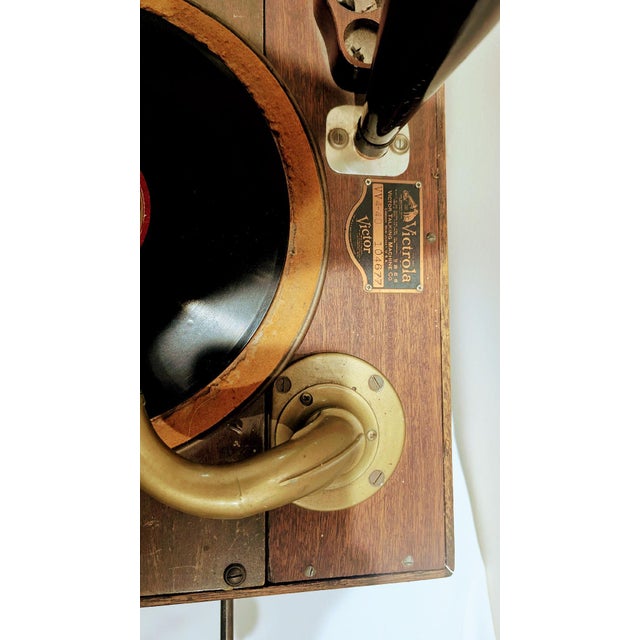 Wood Antique Magnavox Gramophone Vitrola Victor Record Player 1920 For Sale - Image 7 of 9