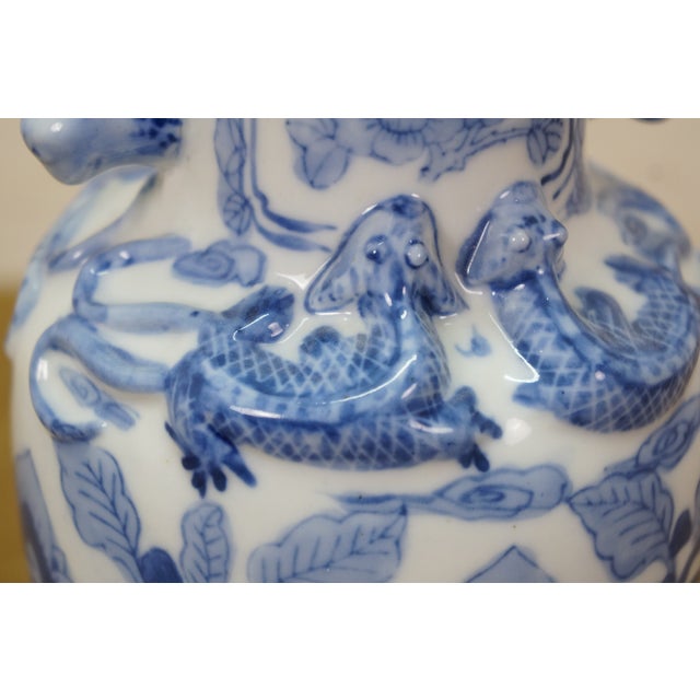 Chinese Chinoiserie Blue & White Porcelain Dragon Foo Dog Mantel Vase Urn For Sale - Image 10 of 13