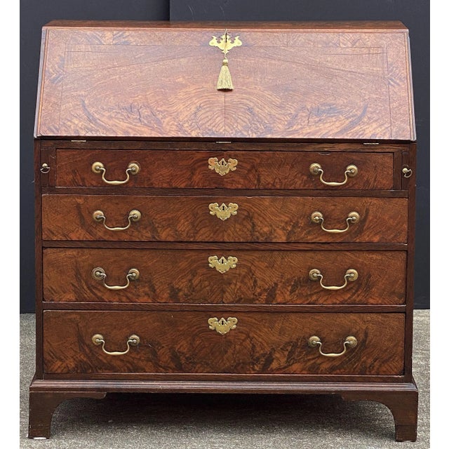 18th Century George III Bureau Desk or Secretary Chest From the 18th Century For Sale - Image 5 of 13