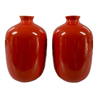 1990s Chinese Middle Kingdom Bo Jia Glossy Red Porcelain Bud Vases - A Pair For Sale
