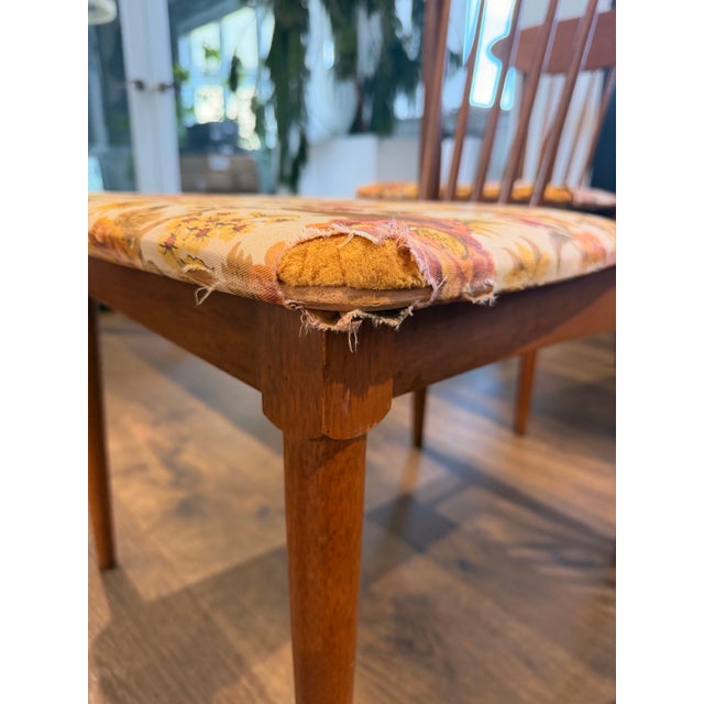 Mid-Century Modern Broyhill Sculptra Attributed Dining Chairs – Set of 6 With Captain Chair – Walnut For Sale - Image 10 of 17