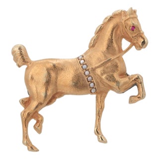 Elegant 18k Yellow Gold Horse Brooch With Seed Pearls & Ruby Accent Mid Century For Sale