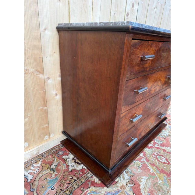 1930s Art Deco Chest of Drawers in Burl Walnut Veneer and Marble Top, 1930s For Sale - Image 5 of 8
