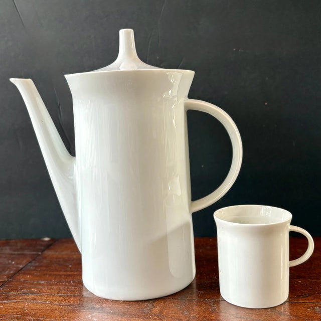 Vintage Rosenthal Lienar Berlin Coffee Pot– Midcentury White China – 1960s MidMod German Porcelain For Sale In Miami - Image 6 of 6