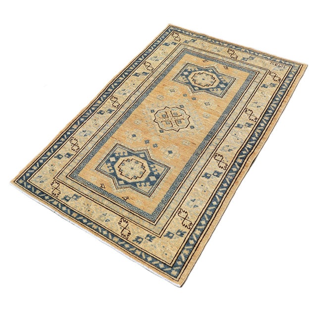2020s 3x5 Antique-Style Apricot & Blue Medallion Rug, Ariana Hazara Caucasian Design For Sale - Image 5 of 8