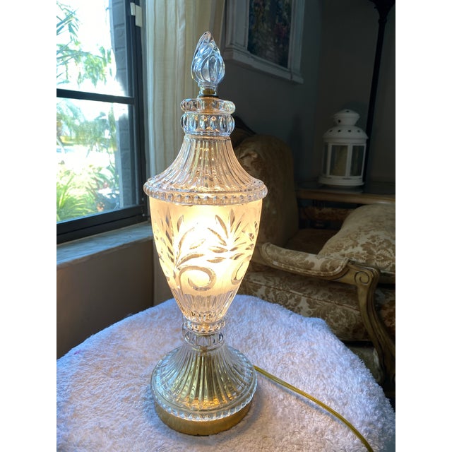 1980s Vintage Crystal Table Lamp With Hand-Etched Botanical Motif, Cut Crystal Details & Finial Floral Designs For Sale - Image 5 of 12