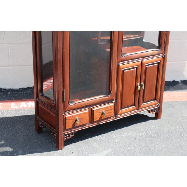 1980s Vintage Asian-Inspired Rosewood Display Cabinet / Curio With Glass Doors and Brass Hardware For Sale - Image 5 of 18