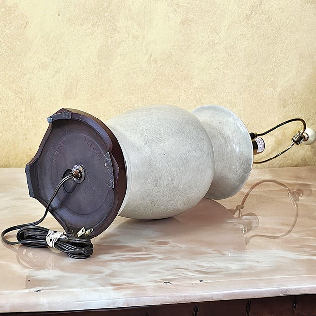 Vintage Ivory Speckled Ceramic Ginger Jar Style Table Lamp With Cream Shade & Wood Base For Sale - Image 10 of 18