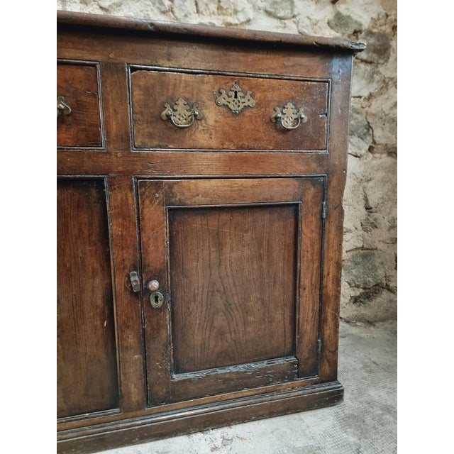 Georgian Chestnut Dresser or Sideboard, 18th Century For Sale - Image 13 of 17