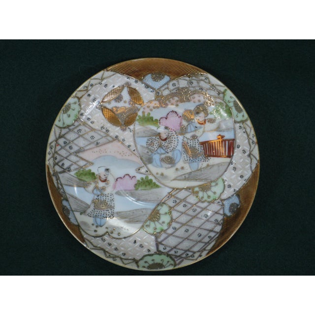 Plate / Saucer Antique Japanese Satsuma Figurine Oriental Japan Men, Ladies For Sale - Image 4 of 13