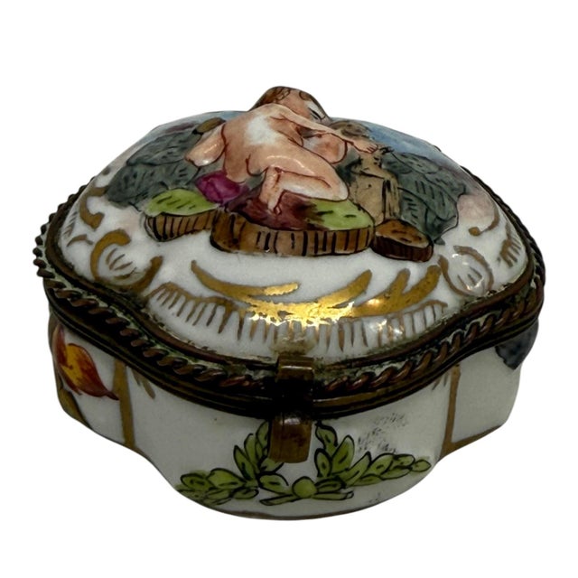 Capodimonte Late 19th Century Capodimonte Porcelain Hand-Painted Pentagon Shape Trinket Box For Sale - Image 4 of 12
