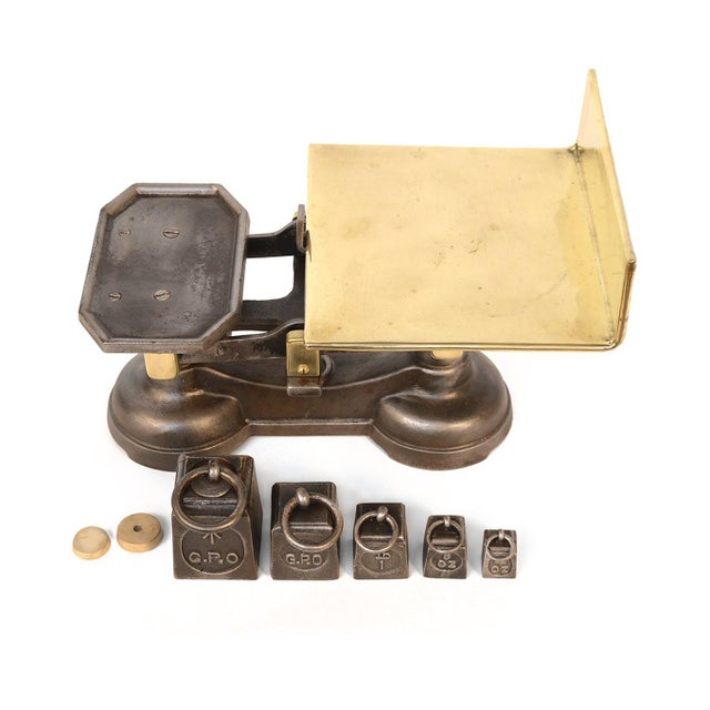 Ancient small english scale, circa 1940.