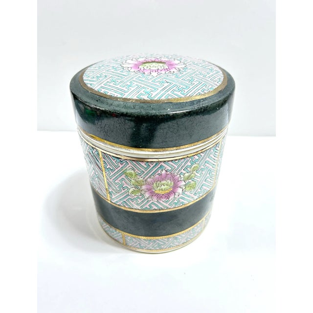 1980s Vintage Porcelain Chinoiserie Lidded Ginger Jar For Sale - Image 5 of 12