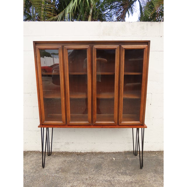 Mid-Century Modern Mid Century Modern Display China Cabinet With Hairpin Legs 6240 For Sale - Image 3 of 14