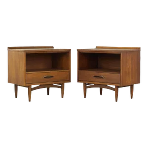Broyhill Sculptra Mid Century Walnut Nightstand - Pair