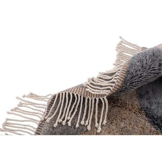 Early 21st Century Absatract Hand-Knotted Wool Rug by Azele Studio For Sale - Image 5 of 11