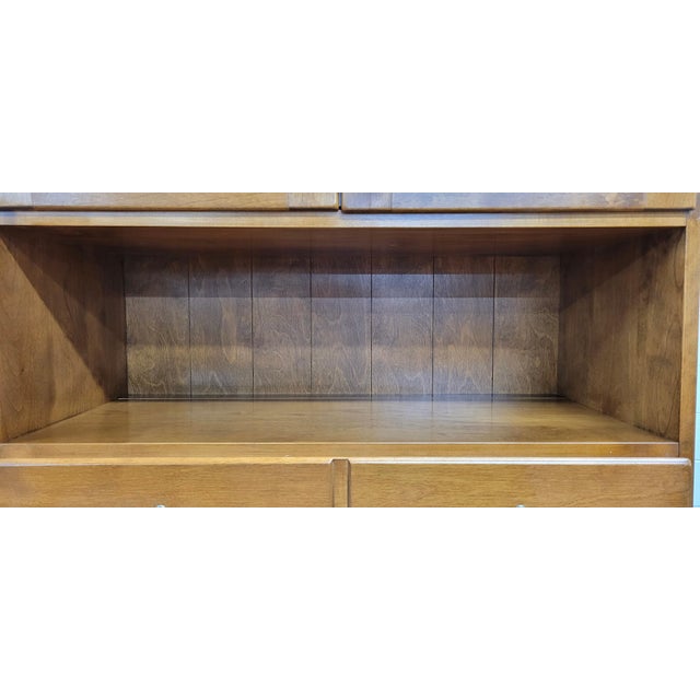 Late 20th Century Vintage Ethan Allen Heirloom Nutmeg Maple Crp Cabinet With Hutch For Sale - Image 5 of 11