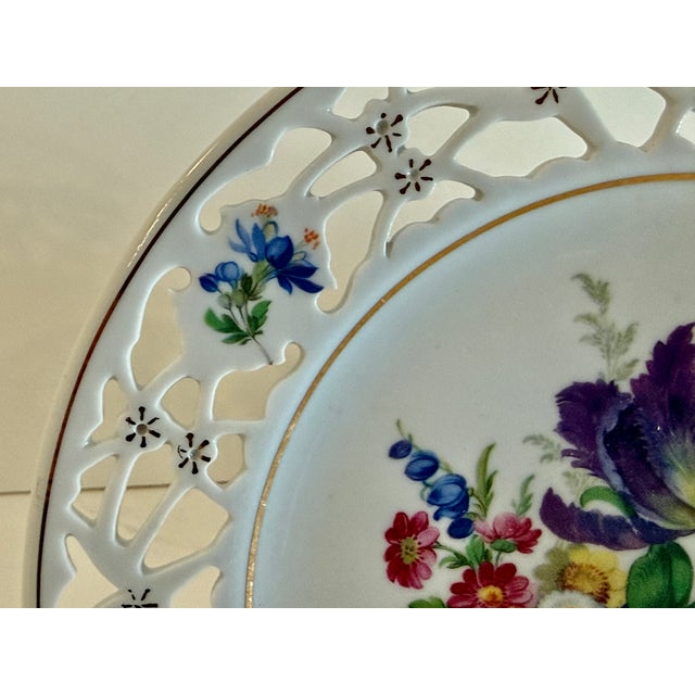 Early 20th Century Pair of Antique German Dresden Porcelain Reticulated Cabinet Plates With Floral Decoration For Sale - Image 5 of 16
