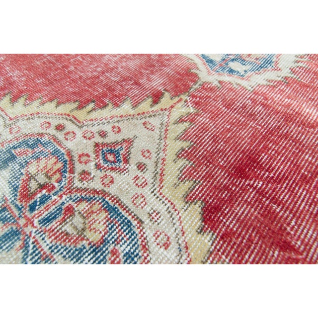 Tan House of Séance - 1960s Vintage Isparta Oushak Geometric Red Large Wool Pile Hand-Knotted Rug - 8’3” X 11’2” For Sale - Image 8 of 11