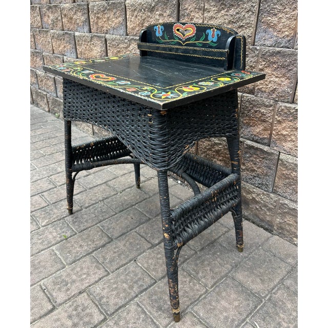 Antique 1940’s Pennsylvania Dutch Wicker and Wood Writing Desk With Handpainted Hex Signs For Sale In Philadelphia - Image 6 of 9
