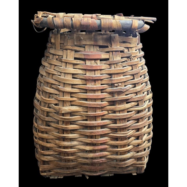 American Antique Northeast Woodlands Style Lidded Pack Basket Heavy Splint Black Ash Gathering Vessel For Sale - Image 3 of 12