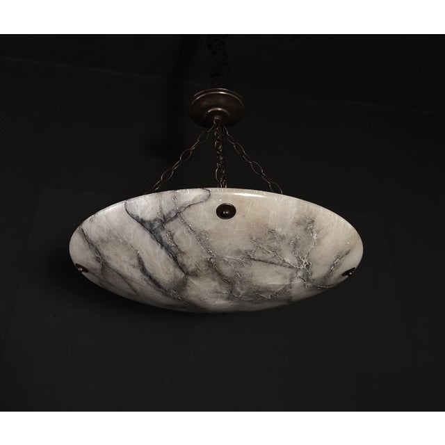 Stunning Vintage ceiling lamp in thick alabaster from the 1930s. Beautiful suspension in metal. Rewired for all countries....