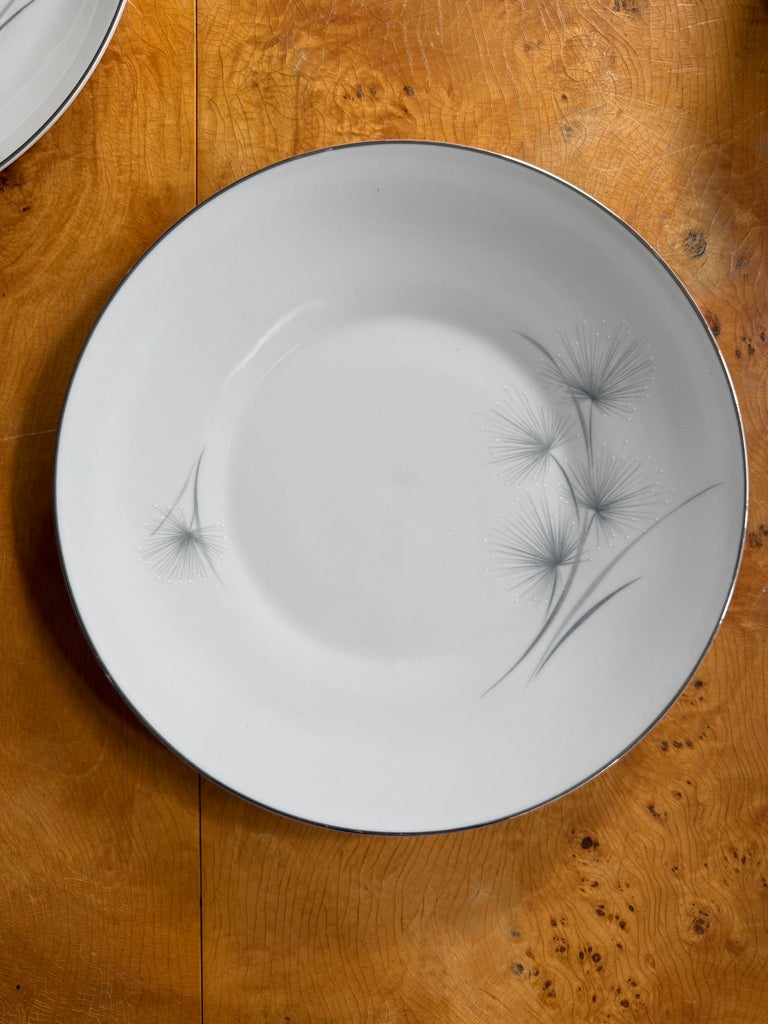 1950s Set of Eight (8) Hutschenreuther Caribe Dinner Plates 10.5