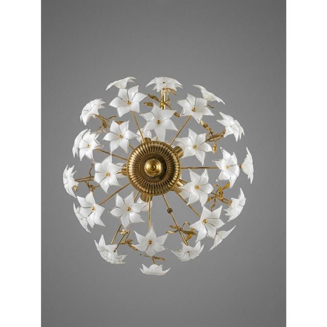 1970s Mid-Century Modern Italian Floral Chandelier in White Murano Glass and Brass For Sale - Image 6 of 7
