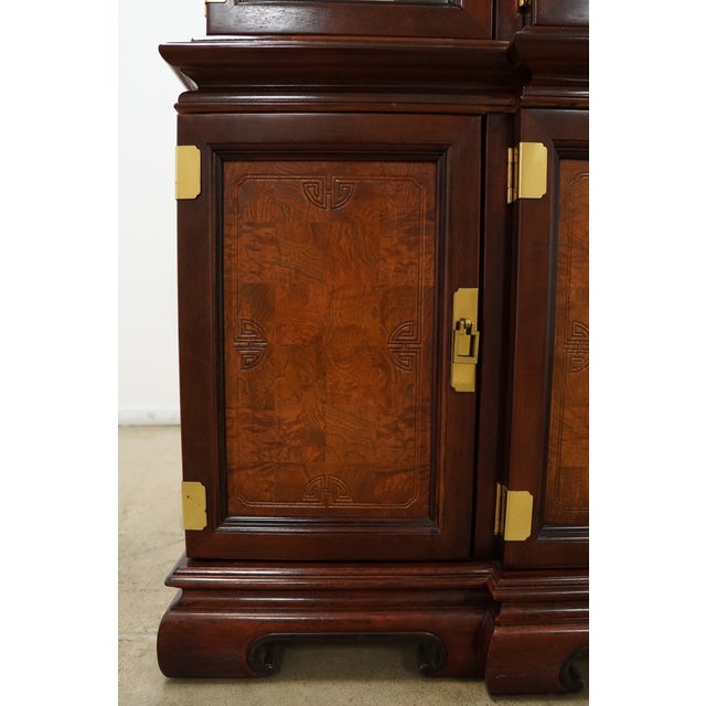Vintage Universal Furniture Ming-Style Display Cabinet, Attributed For Sale - Image 13 of 16