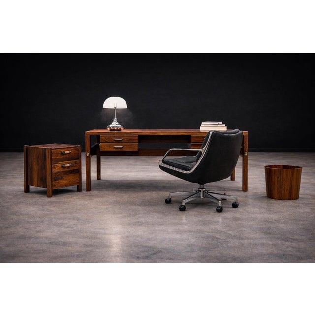 Designed by Jorge Zalszupin (1922–2020) in the 1960s, this two-drawer filing cabinet reflects the designer’s rational and...