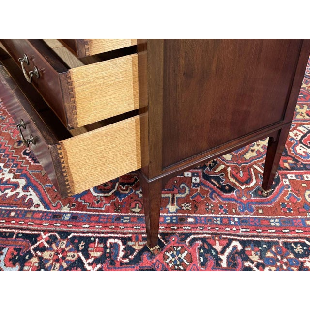 20th Century English Chest of Drawers in Mahogany and Oak For Sale - Image 13 of 18