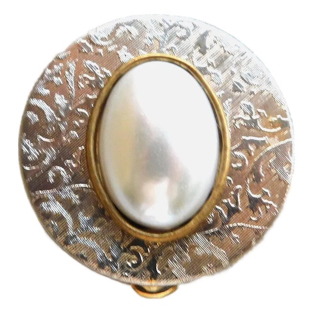 Vintage Round Paisley Etched Ring Box With an Oval Pearl For Sale