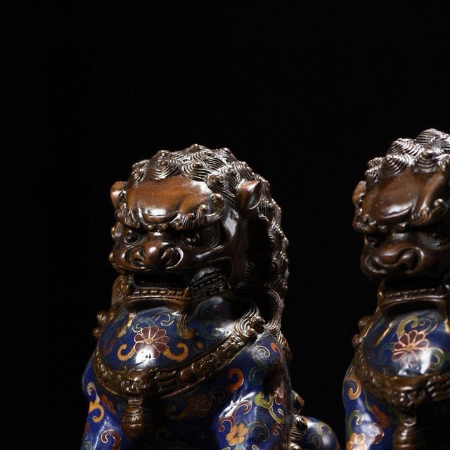 Pair of Vintage Cloisonné Enamel Guardian Lions – Gilt Bronze Foo Dogs, Blue Ground For Sale - Image 4 of 9