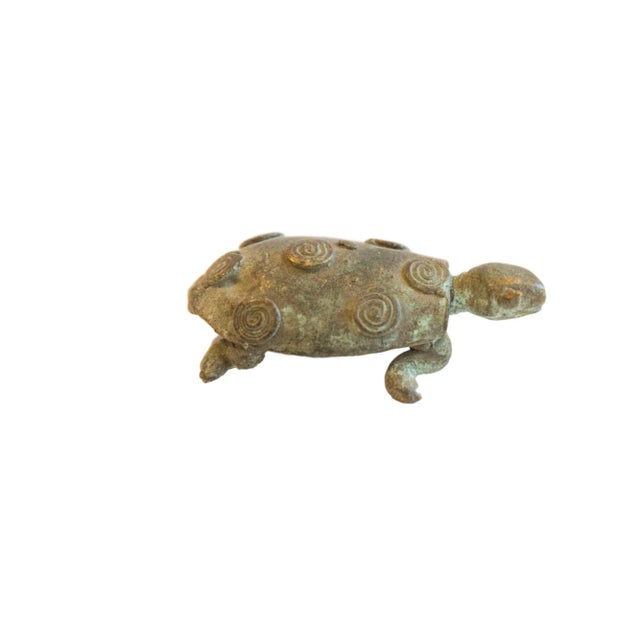 Vintage African Dark Oxidized Circle Back Design Turtle For Sale In New York - Image 6 of 6