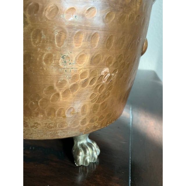 Vintage Italian Hammered Copper Cachepot Planter on Claw Feet For Sale In Dallas - Image 6 of 9