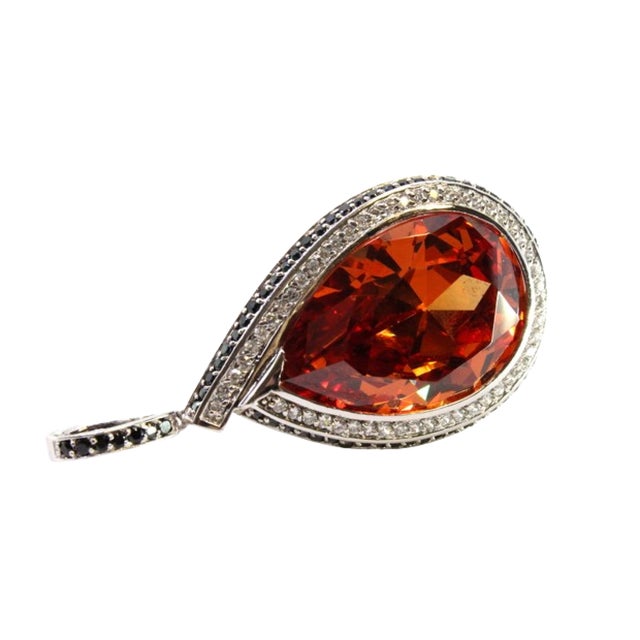 Silver Pendant Medal with Orange-Toned Stone and Ring for Suspension For Sale - Image 6 of 6
