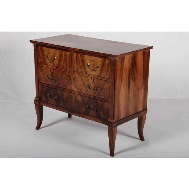 Small Antique Biedermeier Chest of Drawers in Walnut, 1810 For Sale - Image 12 of 18