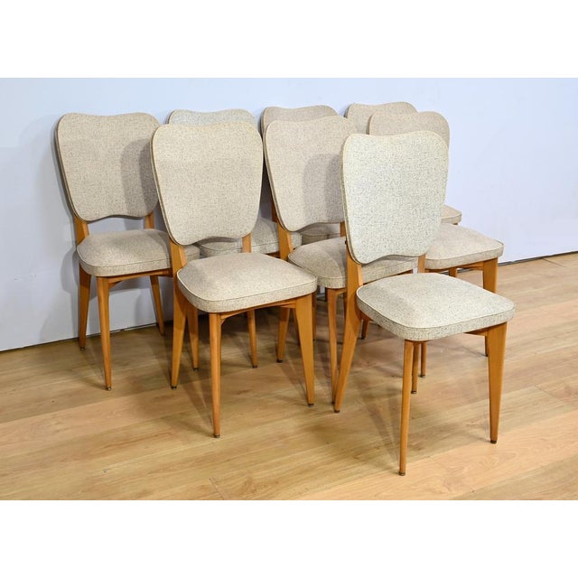 This set of eight chairs represents the retro style of the 1960s, a period marked by the boldness of shapes and the...