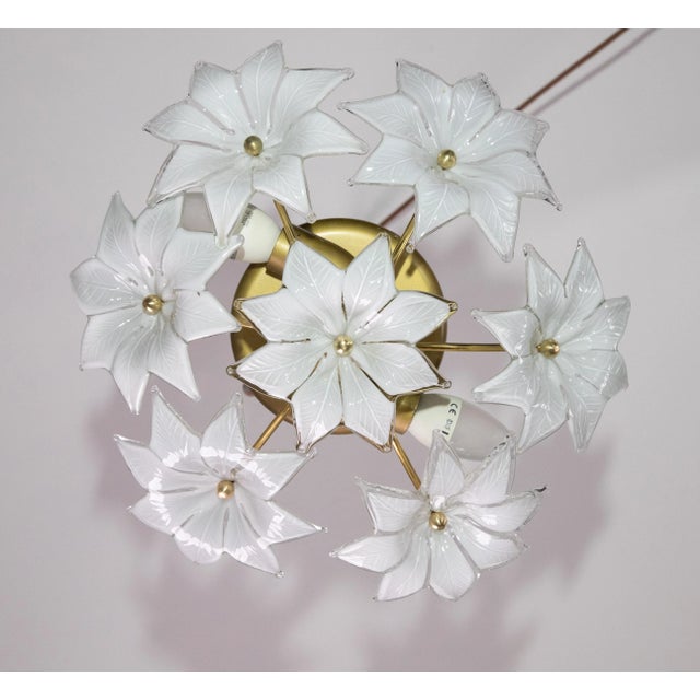 Set of 2 Gorgeous white flowers Murano ceiling light. The ceiling light mounts 2 lamp holders with E14 socket, possible to...