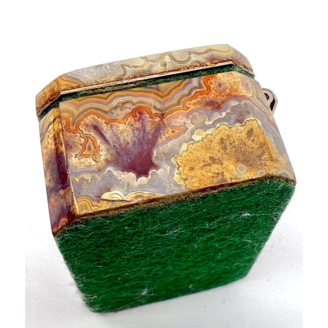 1970s Pair of Stunning Small Agate and Lapis Boxes For Sale - Image 11 of 12