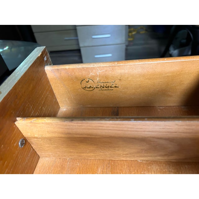 Mengel Furniture Co. 1950s Mengel Permanized Mid-Century Cerused Oak Nightstand / Bedside Chest — Original Finish For Sale - Image 4 of 6