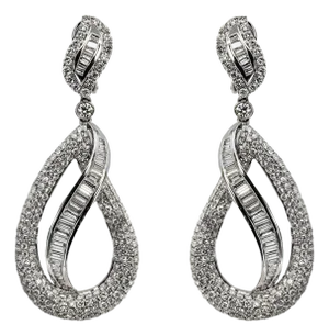 Late 20th Century Pair of Opulent 18k Diamond Chandelier Earrings