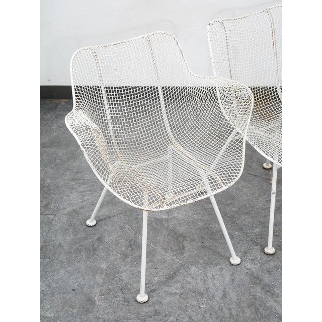 White Mid Century Modern Patio Chairs Armchairs Set 4 White Russell Woodard Sculptura, Attributed For Sale - Image 8 of 10
