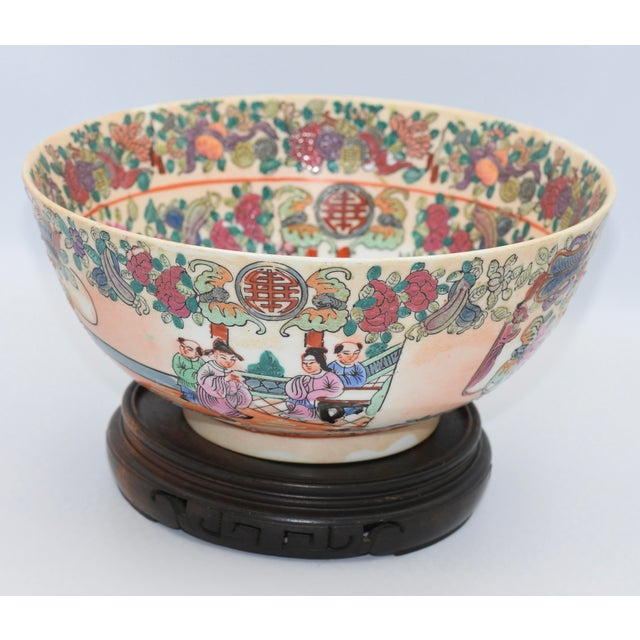 Vintage Famille Rose/Rose Medallion Chinese Porcelain Bowl For Sale In Palm Springs - Image 6 of 11